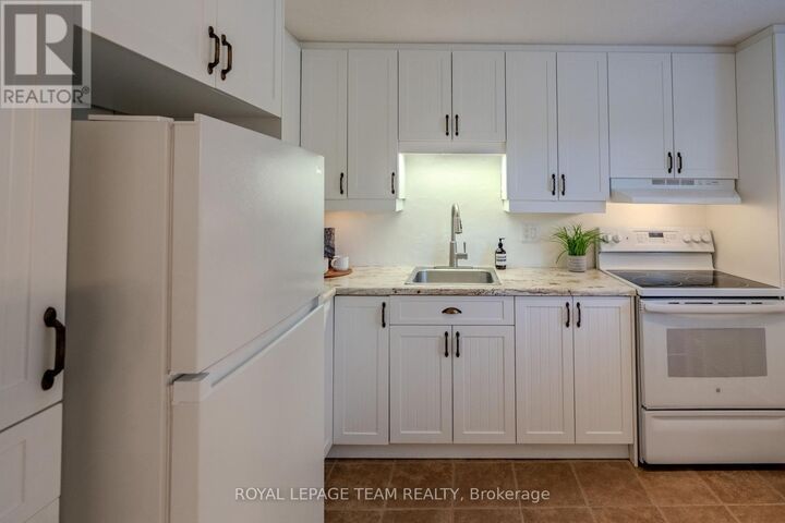 Property Photo:  2 Larkshire Lane B  ON K2J 1Y6 