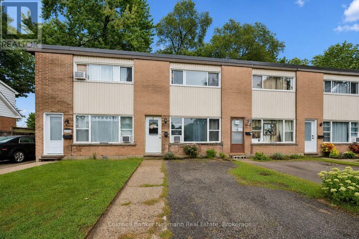 Photo de la propriété:  1561-1567 Queenston Road  ON N3H 3L8 