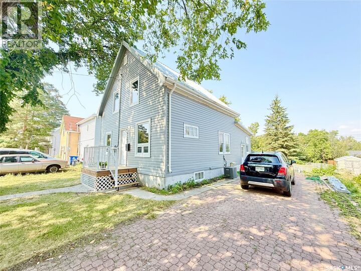 Property Photo: 325 3rd Avenue S SK S4H 1X5