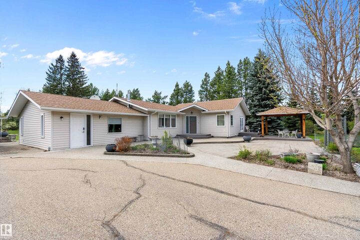 Property Photo:  27005 Twp Road 511 8  AB T7Y 1G8 