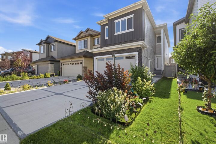 Property Photo: 2027 13 Avenue NW AB T6T 2R8
