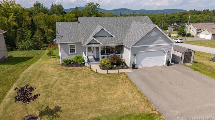 27 Runnymede Drive — photo 1