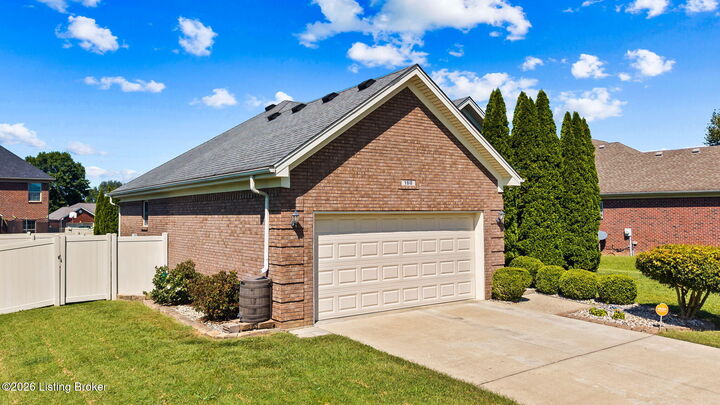 Property Photo:  168 Maplewood Dr  KY 40165 