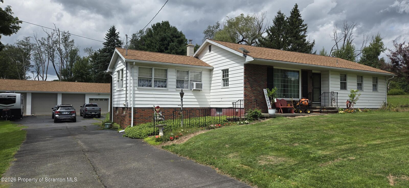 Property Photo:  2551 Easton Turnpike  PA 18472 