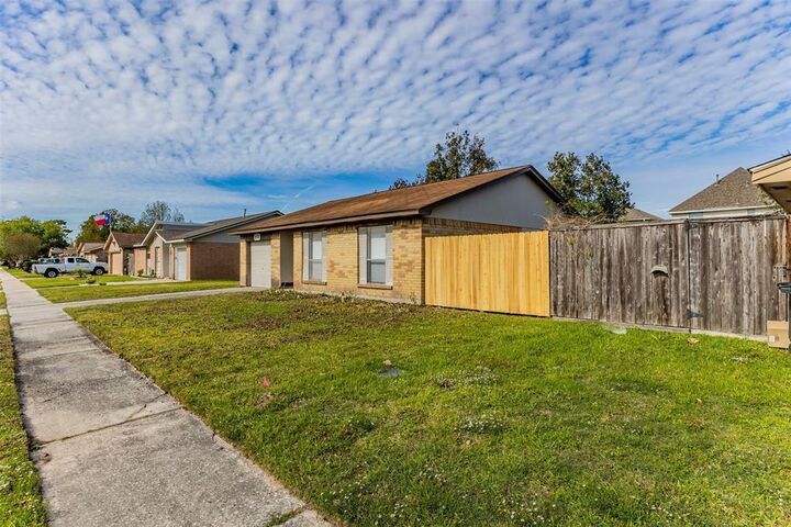 Property Photo: 10723 Thorncliff Drive TX 77396