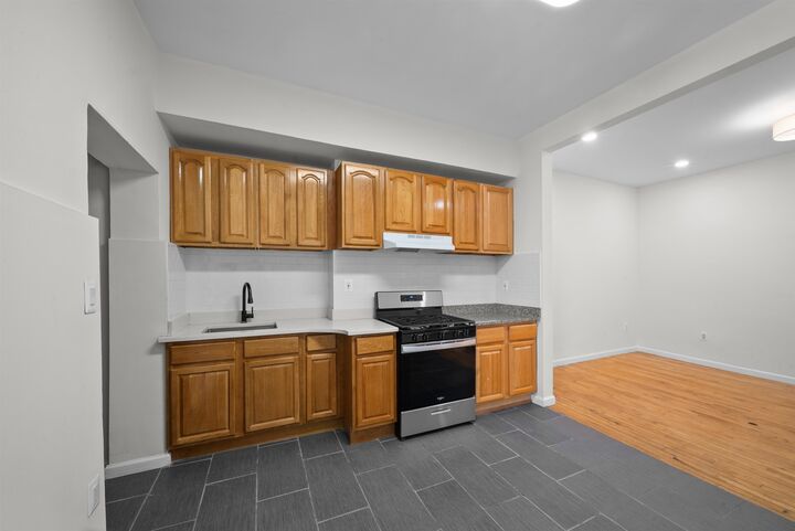 Property Photo:  67 Franklin St 2  NJ 07307 