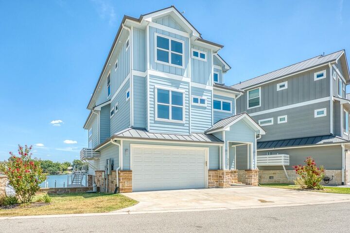 Property Photo: 320 Island Circle TX 78639