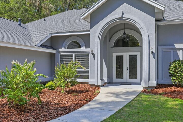 Property Photo: 4236 SW 91st Drive FL 32608