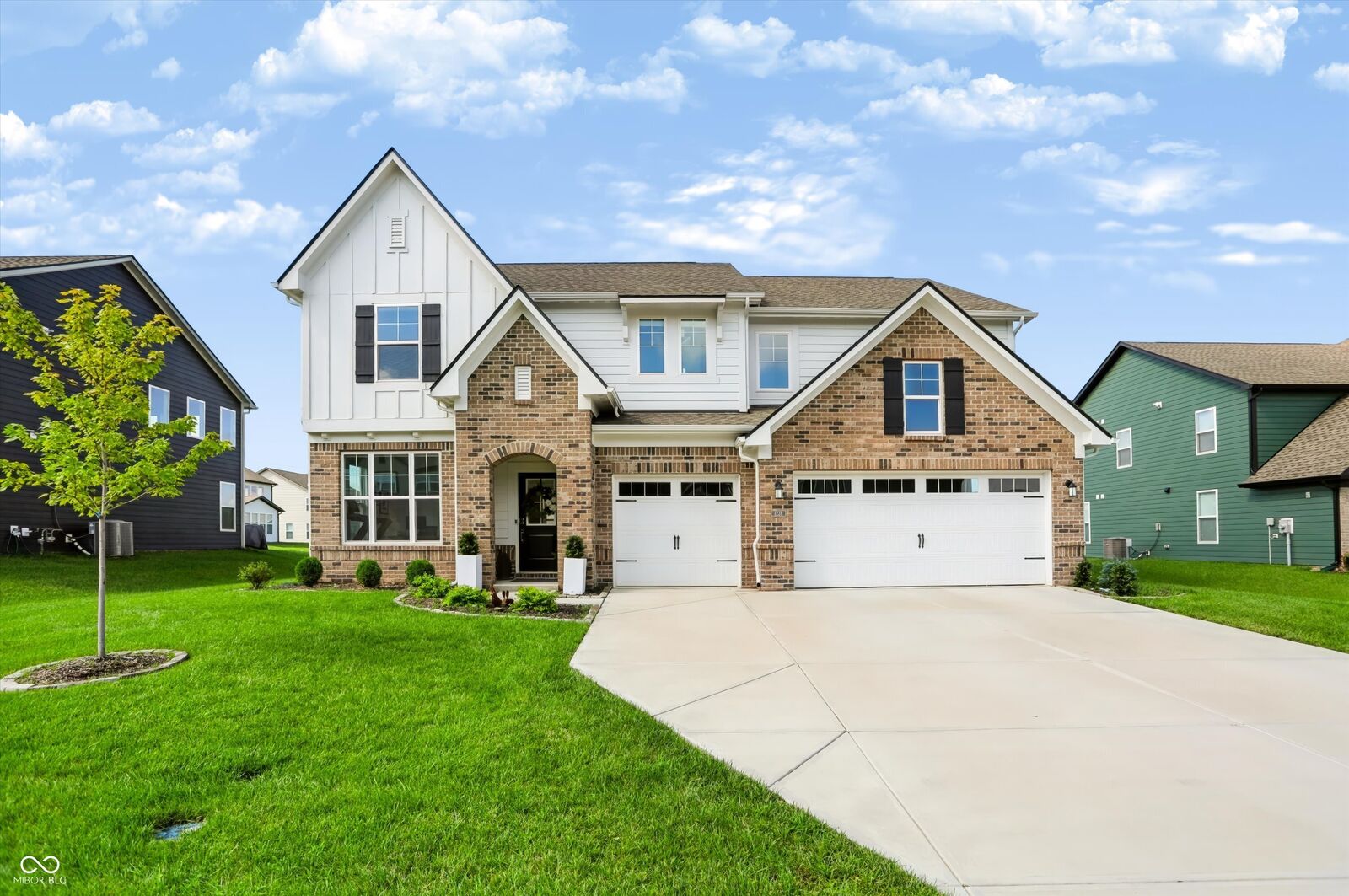 Property Photo:  1228 Thornwood Drive  IN 46143 