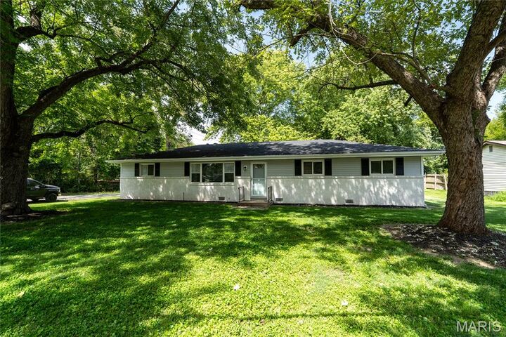 Property Photo:  1201 Hollywood Heights Road  IL 62232 