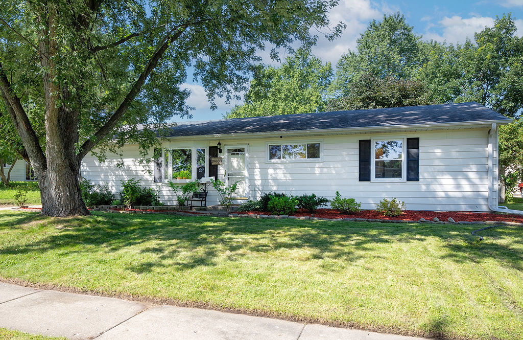 Property Photo: 18660 W Highfield Drive IL 60031