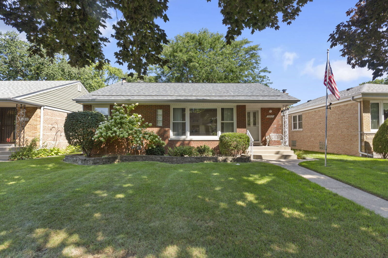Property Photo:  5312 Crain Street  IL 60077 