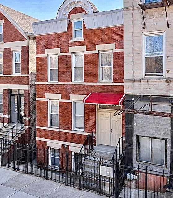 Property Photo:  1527 W 18th Place  IL 60608 