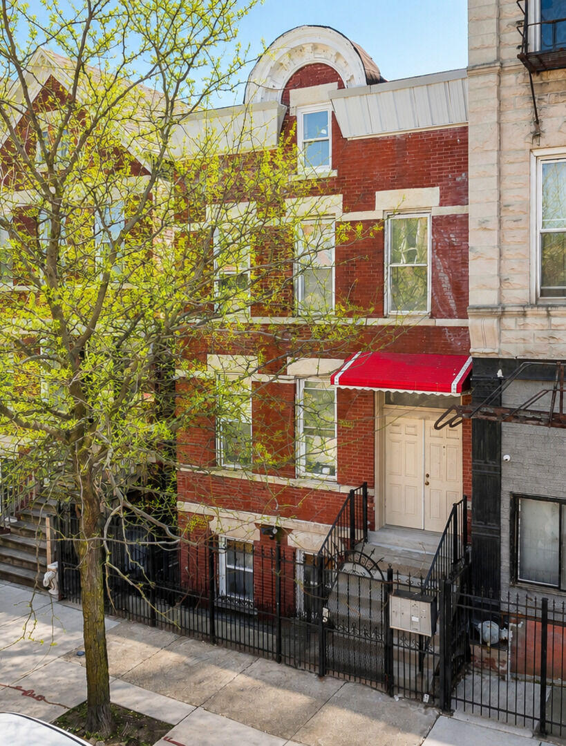 Property Photo: 1527 W 18th Place IL 60608