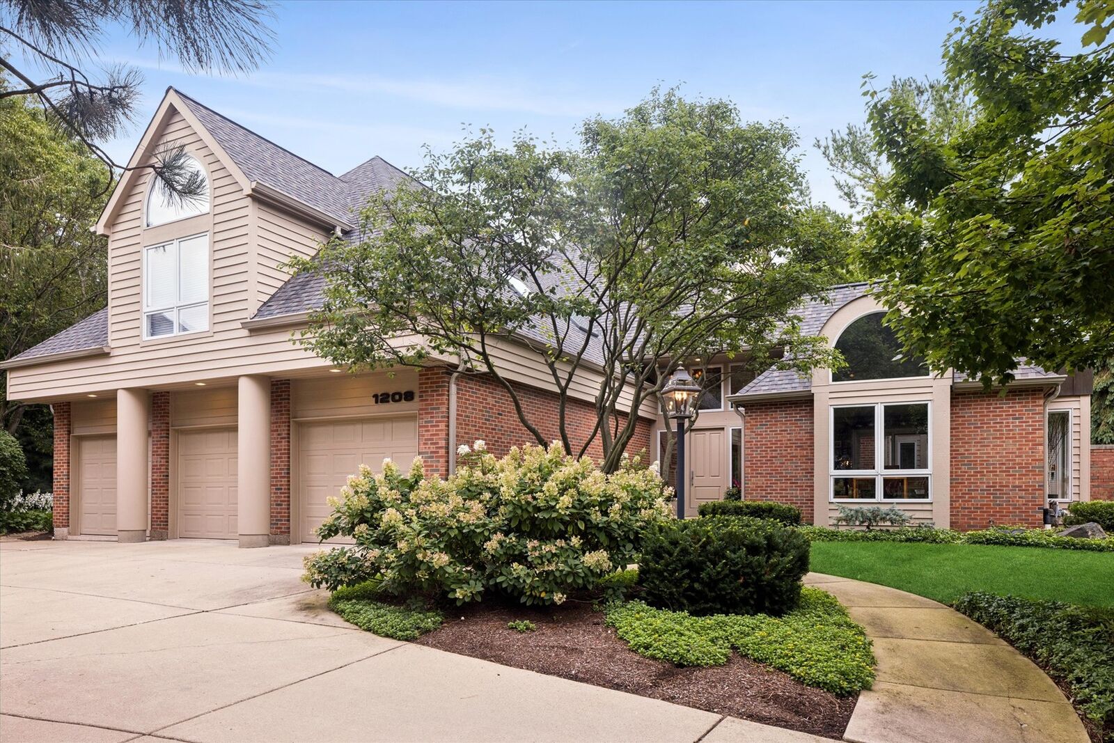 Property Photo:  1208 Fox Trail Court  IL 60540 
