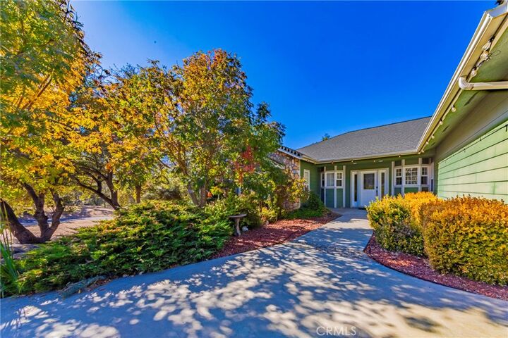 Property Photo:  41282 Singing Hills  CA 93601 