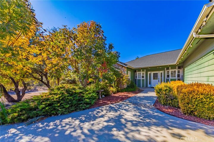 Property Photo:  41282 Singing Hills  CA 93601 