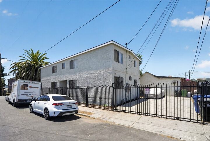 Property Photo:  427 E 25th Street  CA 90011 