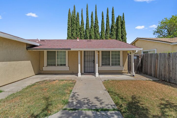 Property Photo: 7949 Deer Water Drive CA 95823