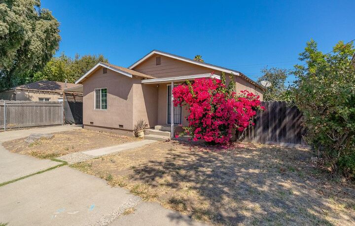 Property Photo:  1549 W Orangeburg Avenue  CA 95350 