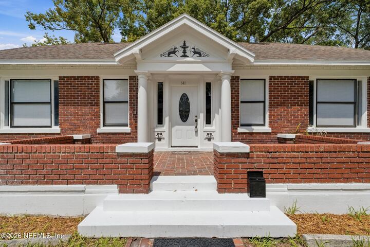 Property Photo: 541 Linwood Avenue FL 32206