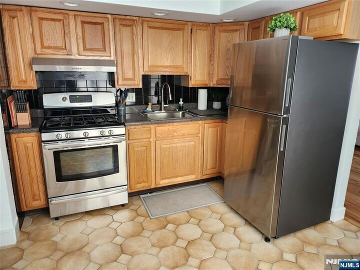 Property Photo:  373 Main Street 2  NJ 07643 