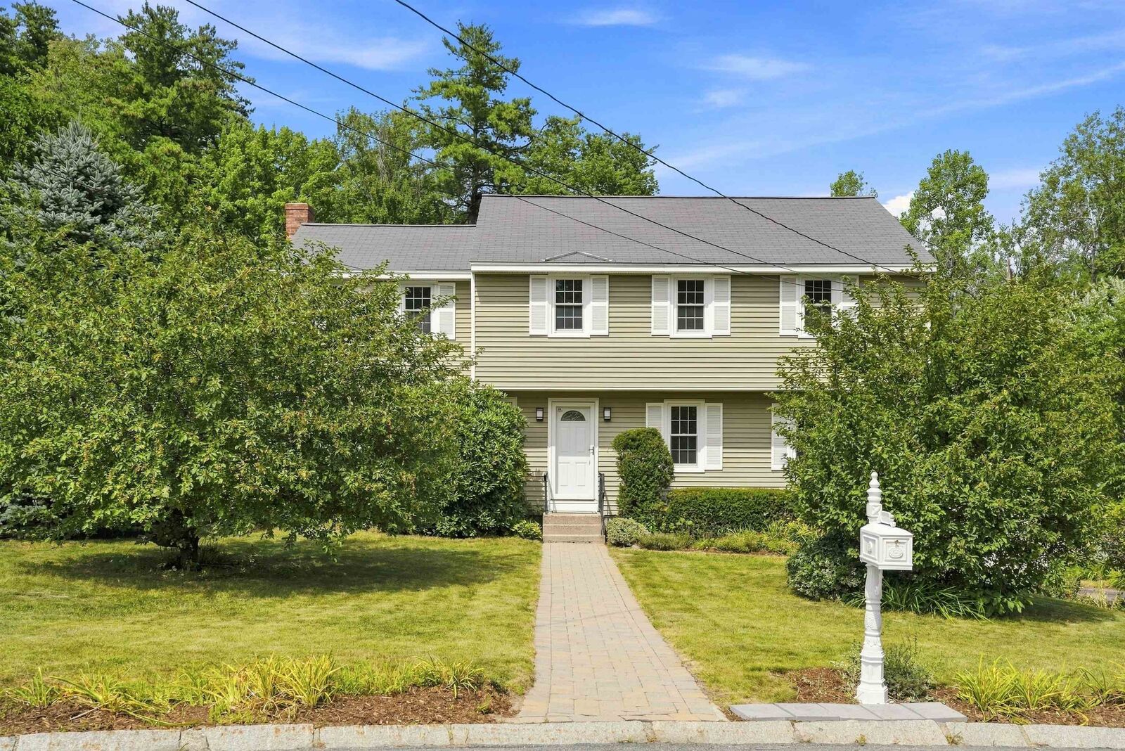 Property Photo:  36 Hampton Drive  NH 03063 