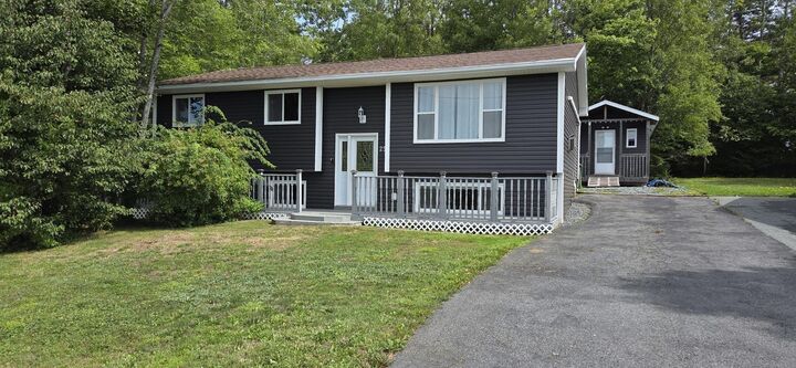 25 Saturn Drive — photo 1