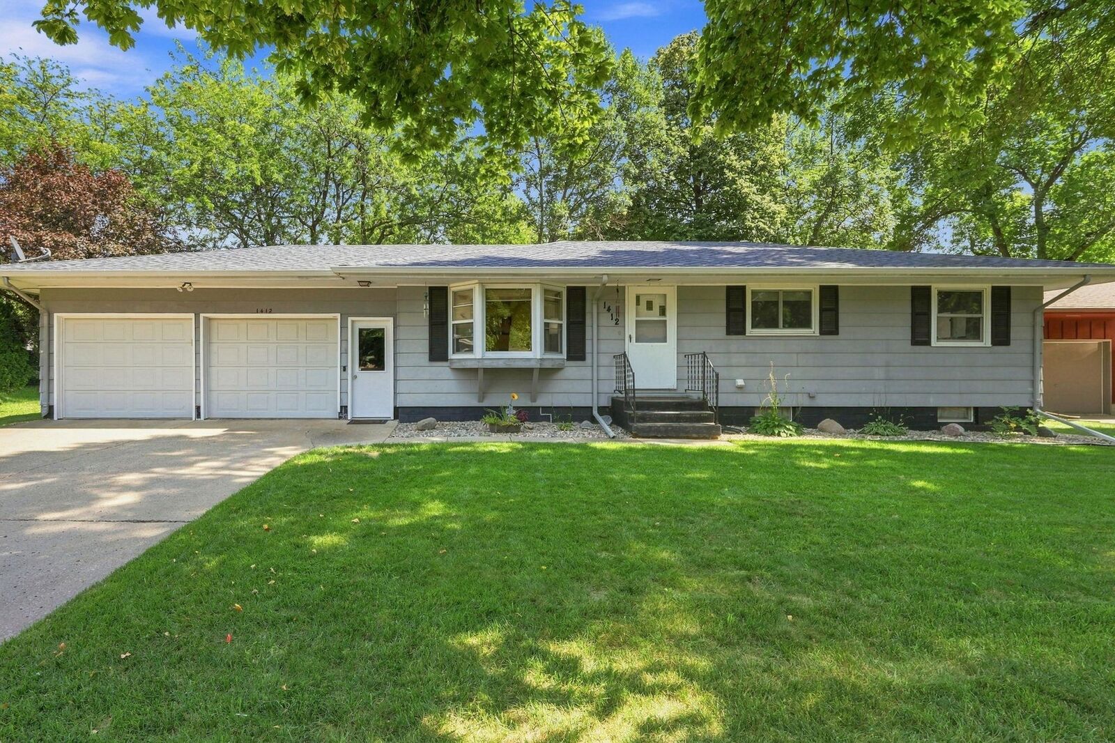 Property Photo:  1412 Elm Avenue N  MN 55336 