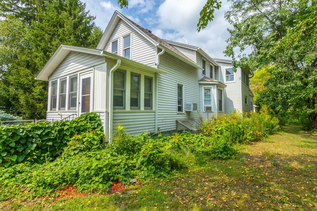 Property Photo:  823 Englewood Avenue  MN 55104 