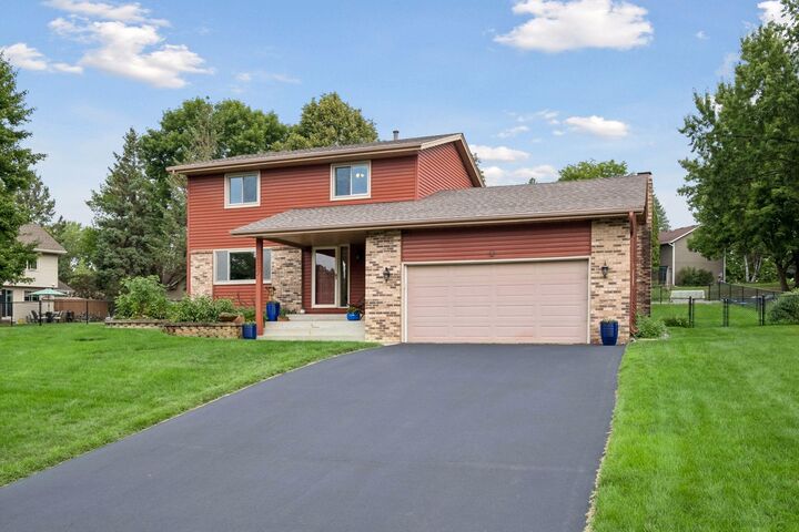 Property Photo:  1667 Sherwood Way  MN 55122 