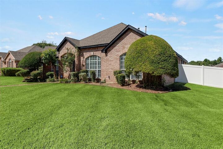 Property Photo:  517 Quick Silver Drive  TX 75115 