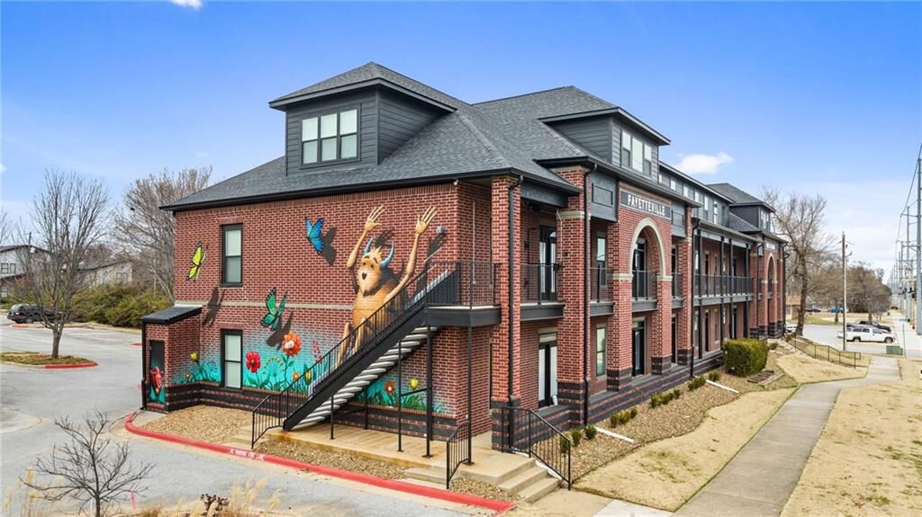 Property Photo: 1115 N Leverett Avenue 104 AR 72703