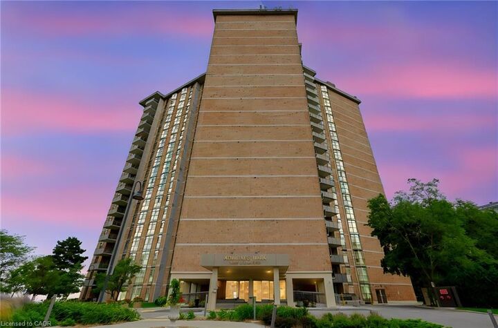 Property Photo: 5250 Lakeshore Road 1901 ON L7L 5L2