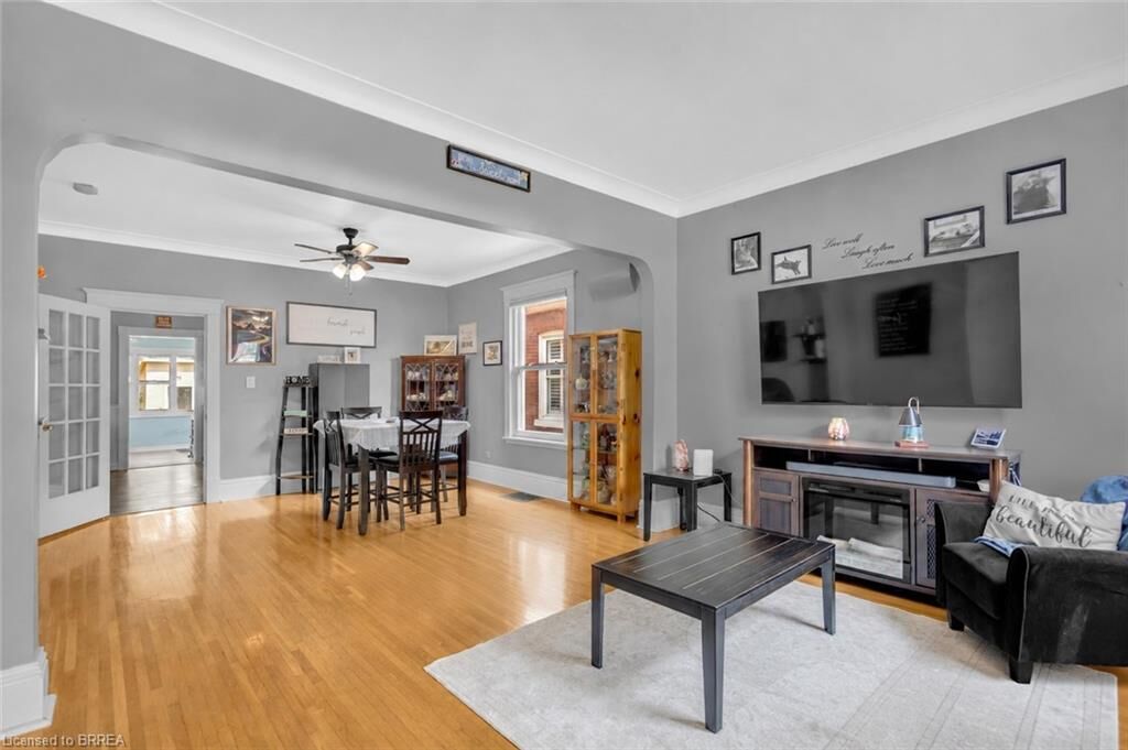 Property Photo:  15 Salisbury Avenue  ON N3S 1M6 