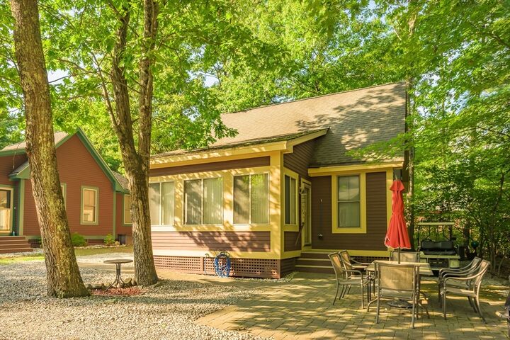 Property Photo:  4 Acorn Ln 4  MA 01886 