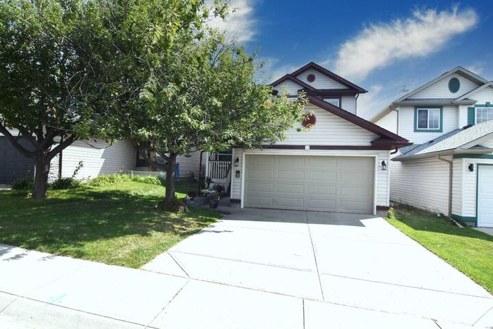 12 Country Hills Gate NW — photo 1