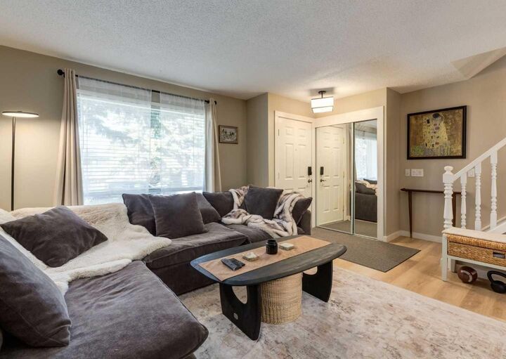 Property Photo:  80 Ashwood Road SE  AB T4B 1G8 