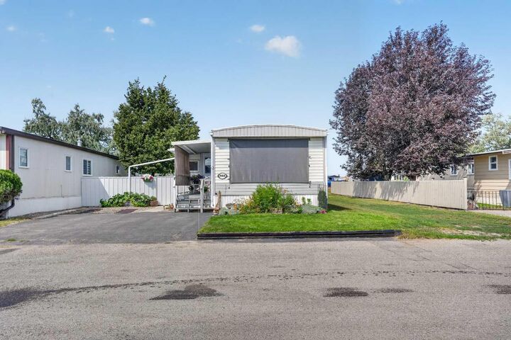 Property Photo: 2300 13 Street N 96A AB T1H 4E8