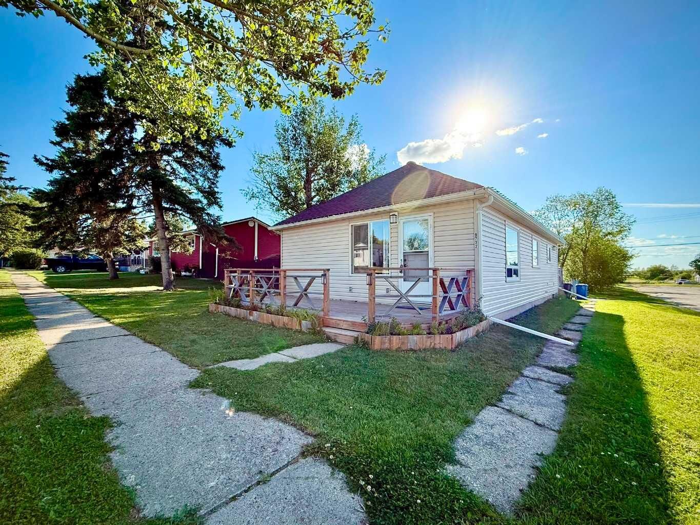 Property Photo:  9732 100 Street  AB T0H 3S0 