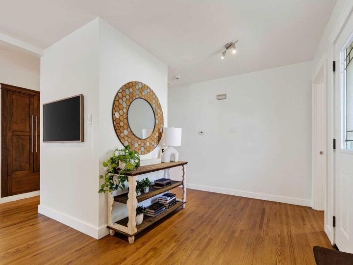 Property Photo:  15 Hamlet Road SW  AB T2V 3C9 