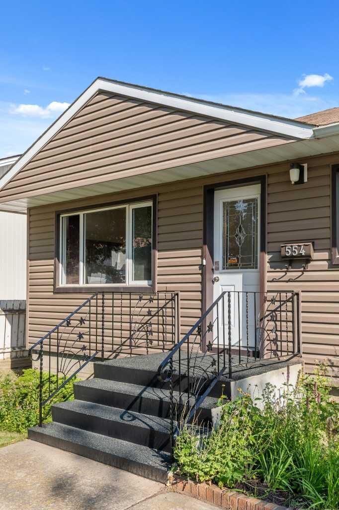 Property Photo:  554 5 Street SW  AB T1A 5A5 