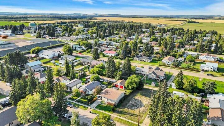 Property Photo:  5014 54 Avenue  AB T0C 2J0 