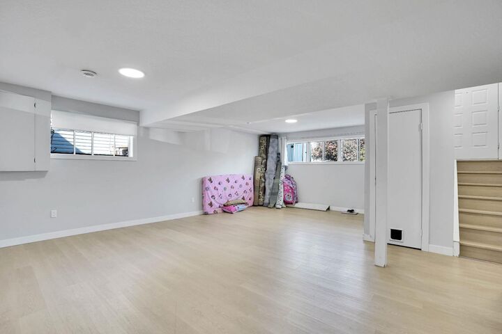 Property Photo:  39 Ventura Road NE  AB T2E 8G1 