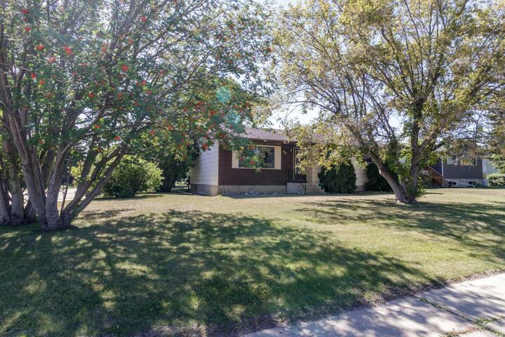 Property Photo:  40 Laura Close  AB T4G 0G5 