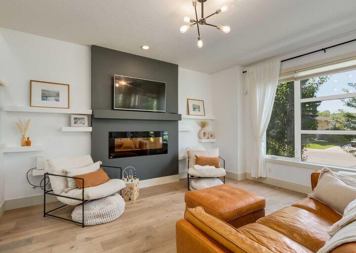 Property Photo:  4624 83 Street NW  AB T3B 2R2 