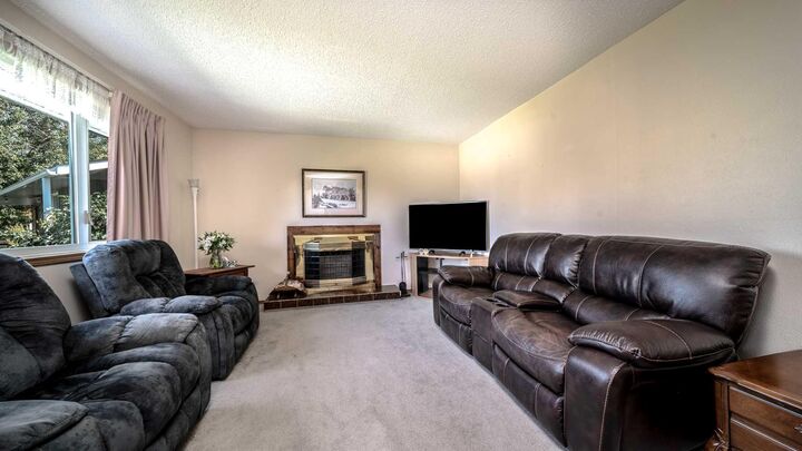 Property Photo: 42 Harrow Place SW AB T2V 3A9