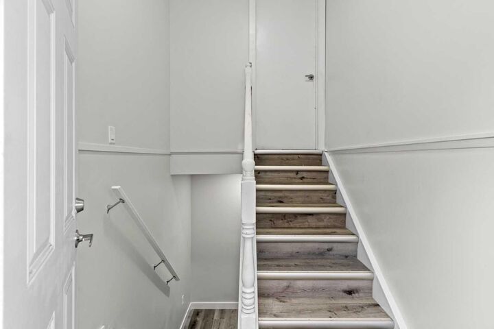 Property Photo: 1427 43 Street NE AB T2A 3L5