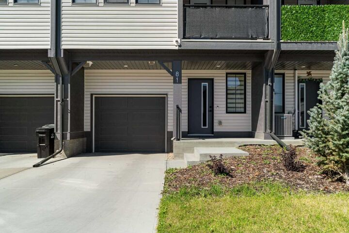 Property Photo:  81 South Point Manor SW  AB T4B 5M8 