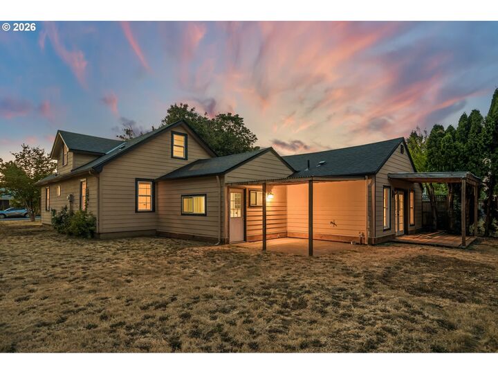 Property Photo: 1520 N Maple St OR 97013